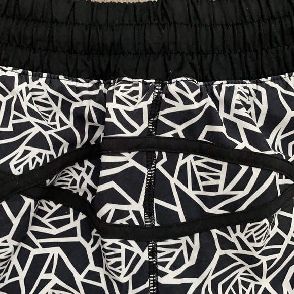 Lululemon shorts - Picture 4 of 6